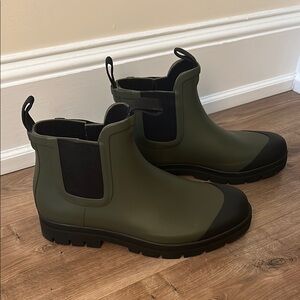 Everlane Rainboots